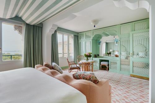 room detail thumbnail 1