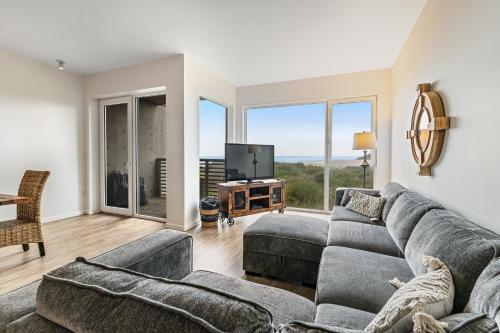 The Oyster Bay Condo 107