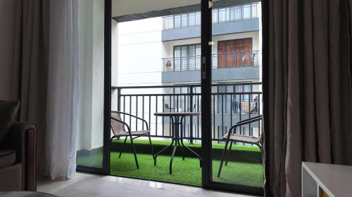 Ruaka apartment with a swimming pool in Ruaka