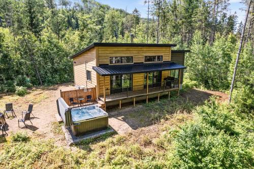 . Spa Nature & Riverside Escape - Ecureuil Roux