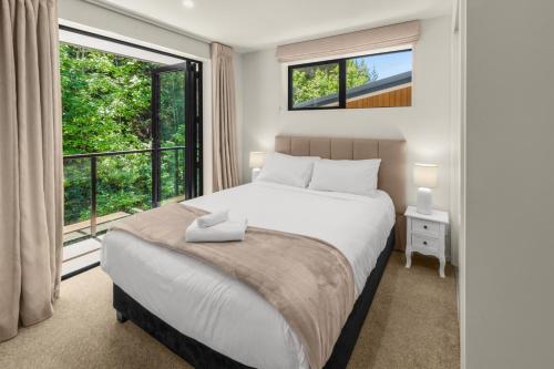 Forest Creek Retreat – Mountain Views & Spa Pool - image 14