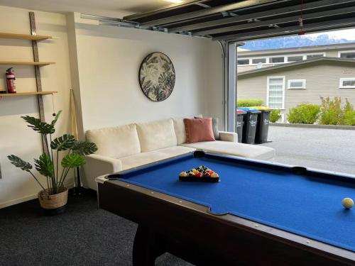 Forest Creek Retreat – Mountain Views & Spa Pool - image 9