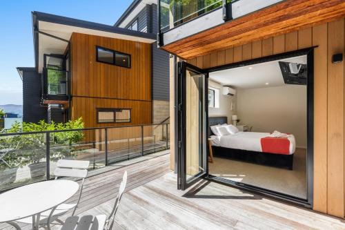 Forest Creek Retreat – Mountain Views & Spa Pool - image 11