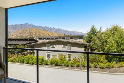 Forest Creek Retreat – Mountain Views & Spa Pool - image 12