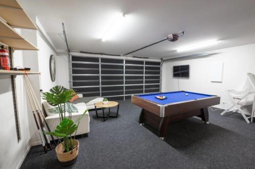 Forest Creek Retreat – Mountain Views & Spa Pool - image 13