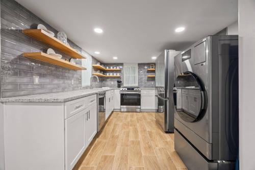 Kitchen, Chic 2BR Downstairs Unit - Fenced Yard Grant Park in Peoplestown