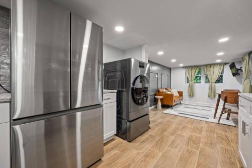 Kitchen, Chic 2BR Downstairs Unit - Fenced Yard Grant Park in Peoplestown