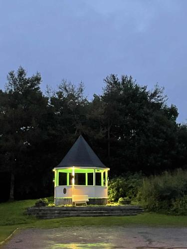 Flott moderne leilighet meget sentralt i vakre Sørbyen i Brønnøysund for inntil 5 pers in บรอนนอยซุนด์