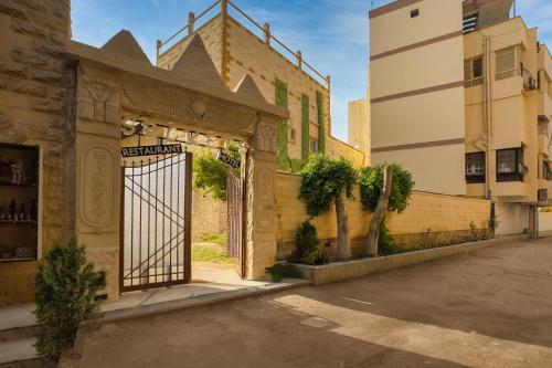 Secrets Of The Pyramids Hotel - image 10