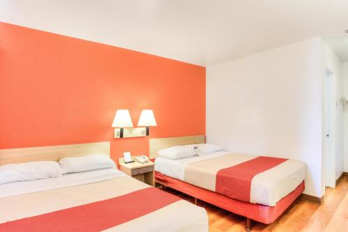 Motel 6-Tigard OR - Portland South - Lake Oswego - image 9