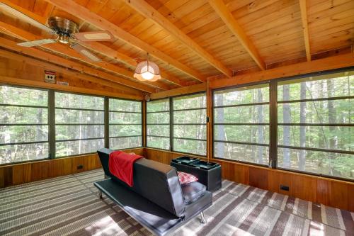 Cozy Adirondacks Cabin Walk to Lake Eaton! in Jay, USA