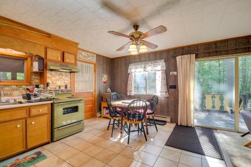 Cozy Adirondacks Cabin Walk to Lake Eaton! in Jay, USA