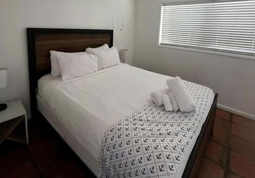 1 queen bed, 1 sofa bed