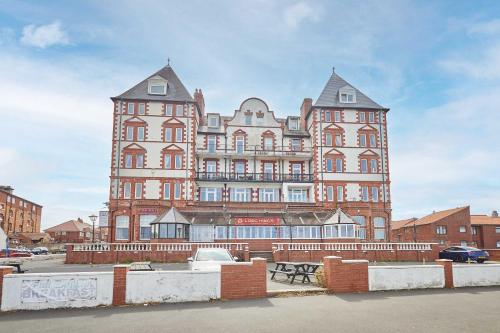 Host & Stay | 27 Metropole Towers