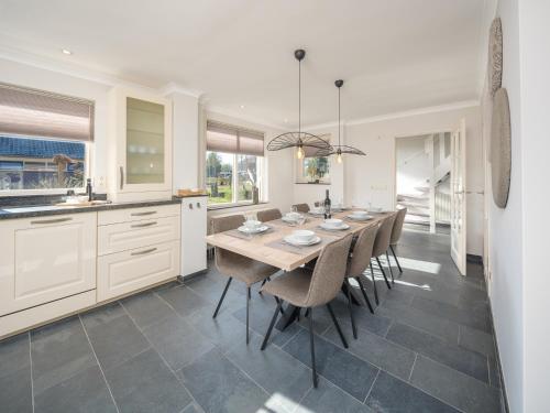 Groepsaccommodatie met hottub en sauna | 18 personen in Verspreide huizen Neede