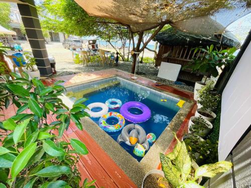 Judah-Ian Beachfront Relaxing Beachfront house with kiddie pool in Santa Lucia
