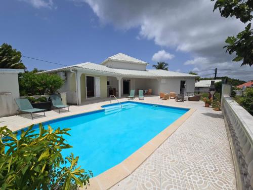 Villa Soleil Douville - Location saisonnière - Sainte-Anne