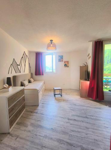 Le Studio du Queyras avec vue sur la montagne in Abrī