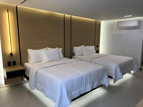 2 queen beds