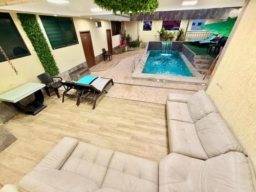 Swimming pool, Hotel Los Algarrobos in Galapagos