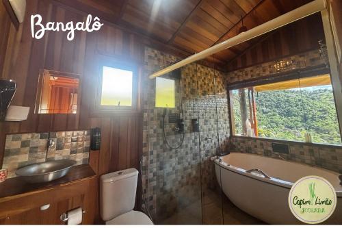 ห้องน้ำ, Pousada Capim Limão (Pousada Capim Limao) in กวาราตินกิวต้า