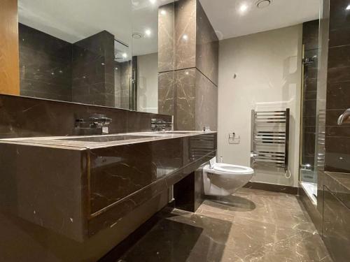 Luxe 2BR 2BA Apt Canary Wharf - West, Londyn (zdjęcie 9)