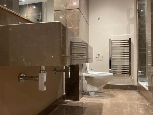 Luxe 2BR 2BA Apt Canary Wharf - West, Londyn (zdjęcie 10)