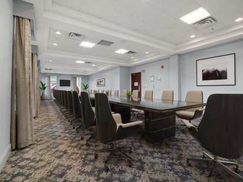 Holiday Inn Conference Centre Edmonton South By IHG - image 2