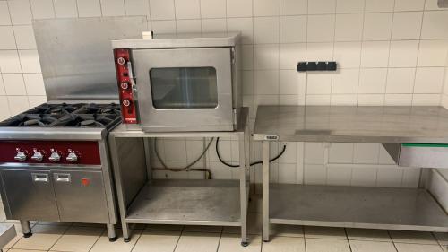 Konyha, A la queue du Milan - Gîte (A la queue du Milan - Gite) in Pionsat