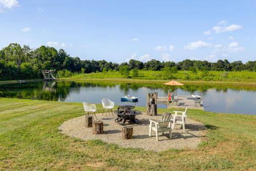 . Private Ponds and Trails Hillsboro Nature Retreat!