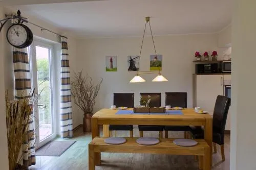 Inselblume 40 - Ferienhaus mit Garten in Dänschendorf in Westfehmarn, Deutschland