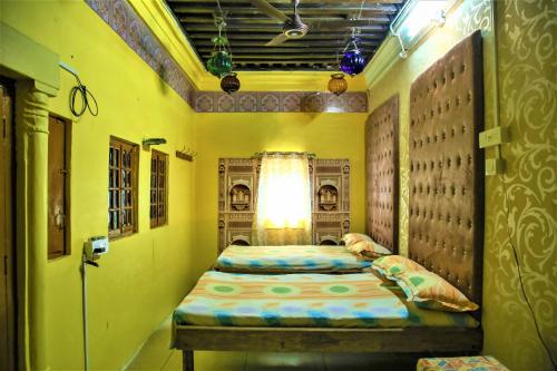 2 double beds, 1 twin bed