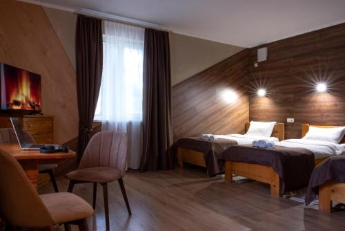 3 twin beds