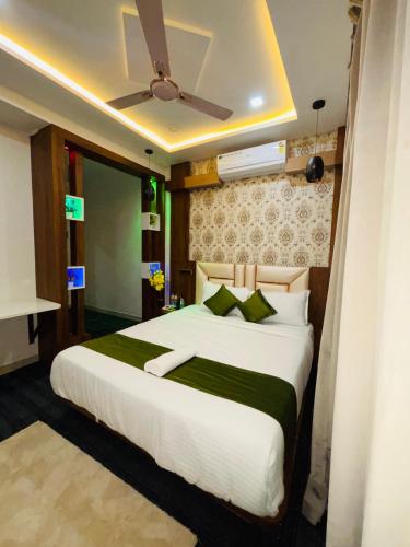 Hotel Adhira's in Narayangaon