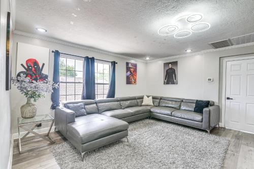 Walkable Apt 2 Mi to Dtwn Houston Retreat!