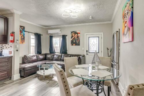 Walk to EaDo Nightlife! Dog-Friendly Houston Haven