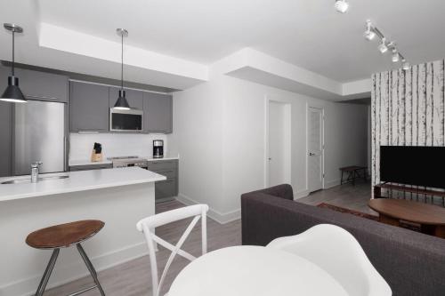 Reside Navy Yard, a Wyndham Residence Room Type - 1 King Bed, 1 Queen Bed, 2-Bedroom Deluxe Apartment, Non-Smoking