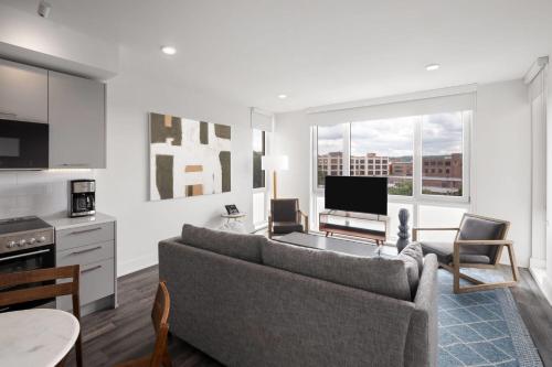 Reside Navy Yard, a Wyndham Residence Room Type - 1 King Bed, 1-Bedroom Deluxe Apartment, Non-Smoking