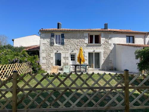 LES FRANC ensemble de 2 gites qui en font un grand in Tonnay-Charente