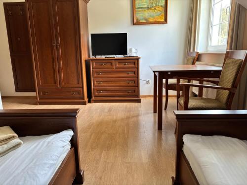 2 twin beds