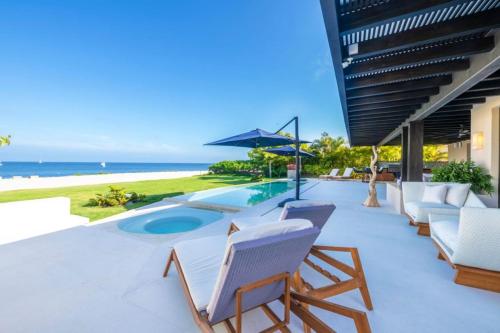 Porta Fortuna Villa Punta Mita Gates
