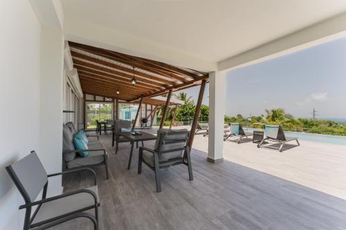 Villa Zetwal piscine jacuzzi vue mer in Mare Gaillard