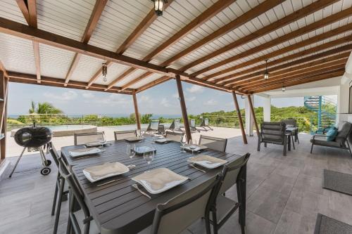 Villa Zetwal piscine jacuzzi vue mer in Mare Gaillard