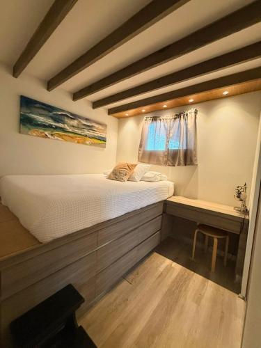 Delightful Sukiya Tiny House! Japanese Garden in Homestead in Homestead, USA
