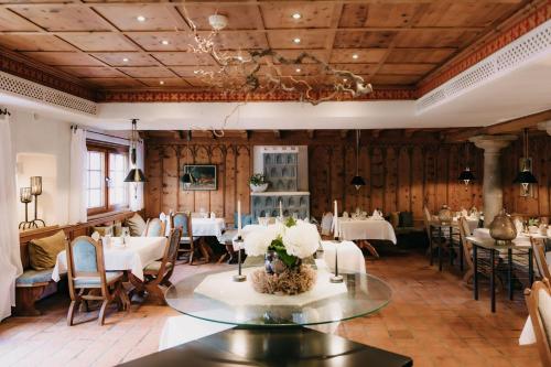 Hotel Strasserwirt - Ansitz zu Tirol