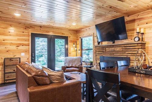 Adventure & Relaxation by Lake Superior in Paradīze (MI)