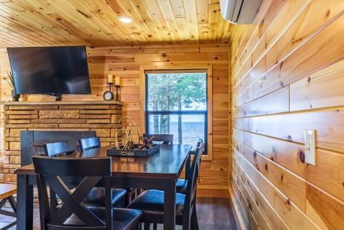 Adventure & Relaxation by Lake Superior in Paradīze (MI)