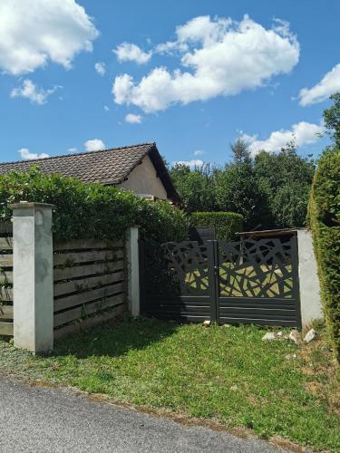 L'ancre jaune in Etival-Klērfonteina
