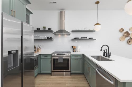 Cozy Modern Condo 4 Beds, 2 Bedrooms -FREE Parking in Nashville, USA