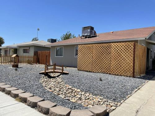 Trendy Ivy 2-bedroom in Coalinga (CA)